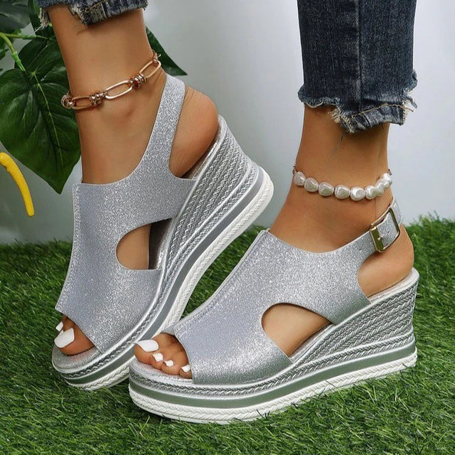 Maeve | Entspannte Keilsandalen