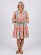 Maelle | Geometrisches Print V-Ausschnitt Stufen-Kleid in Knie-Länge