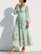 Florine | Luftiges Midi Kleid mit V-Ausschnitt und floralen Details