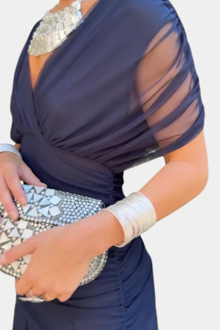 Lilo| Maxikleid mit V-Ausschnitt, Blumenstickerei und Falten