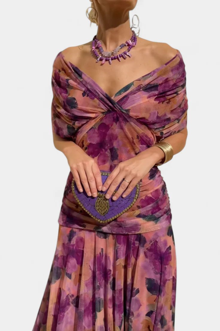 Lilo| Maxikleid mit V-Ausschnitt, Blumenstickerei und Falten