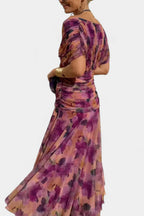 Lilo| Maxikleid mit V-Ausschnitt, Blumenstickerei und Falten