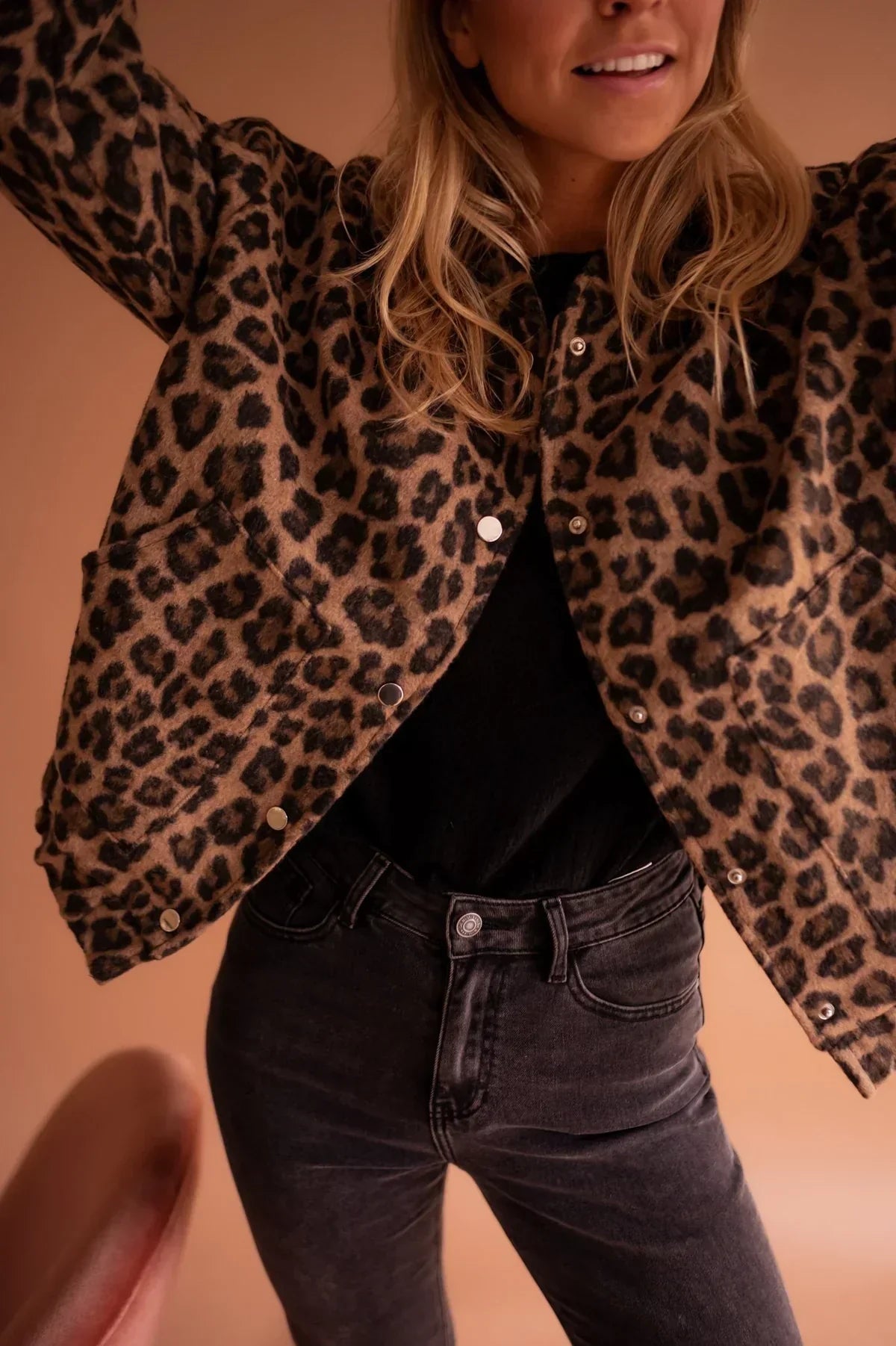 Riva | Jacke mit wildem Leopardenmuster