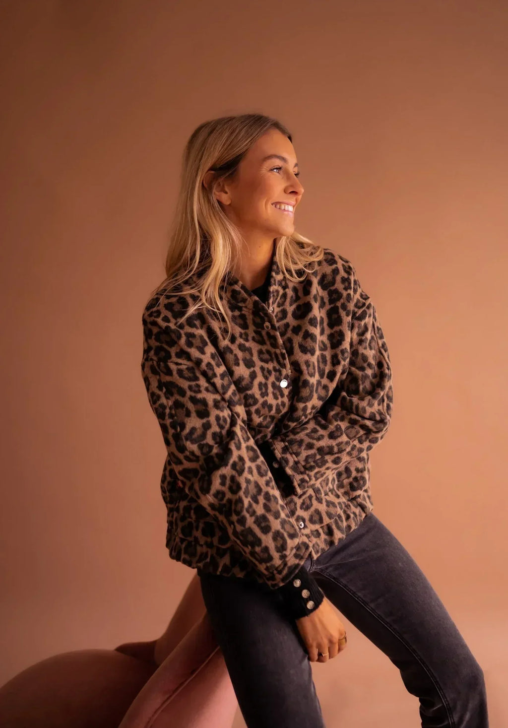 Riva | Jacke mit wildem Leopardenmuster